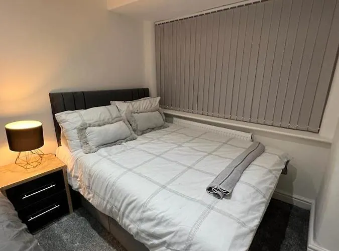 Droylsden * Manchester