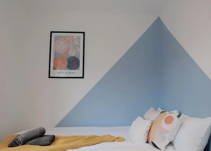 Bee - Byron House * 曼彻斯特