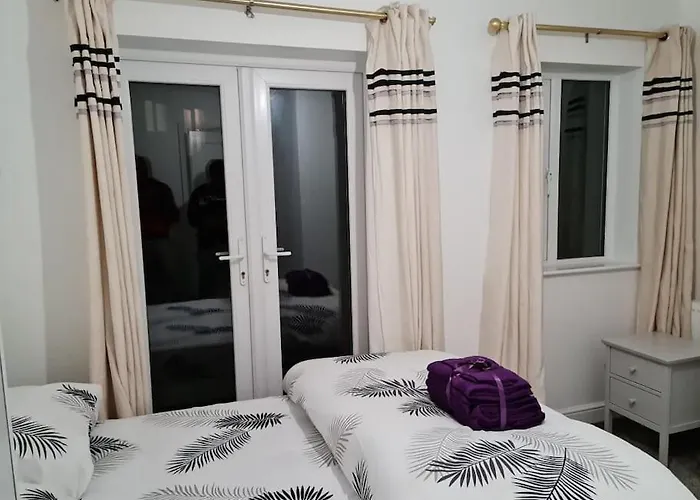 Impeccable 4-bed House Near Centre Feriehus Manchester