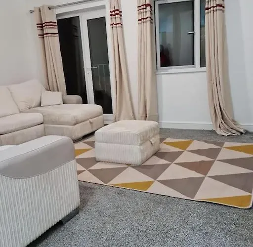 Impeccable 4-bed House Near Centre Feriehus Manchester