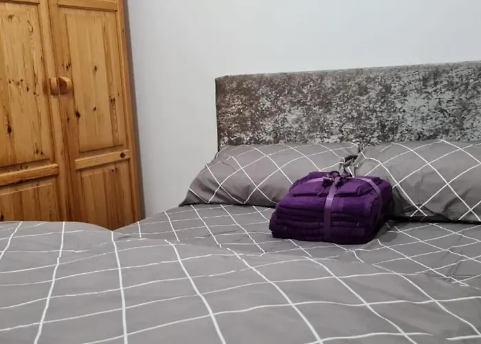 Impeccable 4-bed House Near Centre Manchester