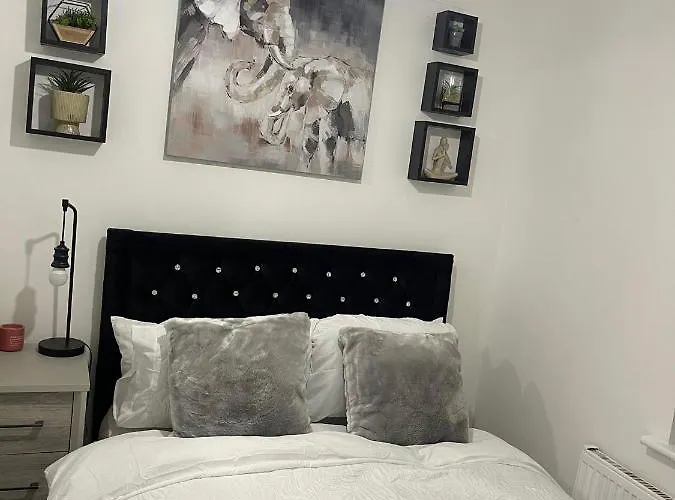 Short Stopzzz & Indoor Hot Tub