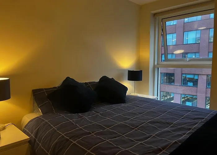 View Spacious 2 Bed 2 Bathrooms Manchester