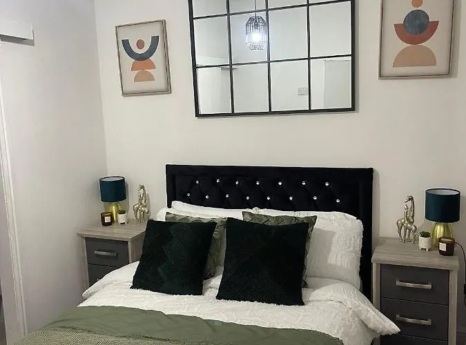 Short Stopzzz & Indoor Hot Tub Apartament Manchester