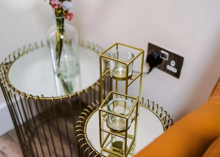 Spacious 4 Bedroom Modern House Near Centre Sleeps 12 * Manchester