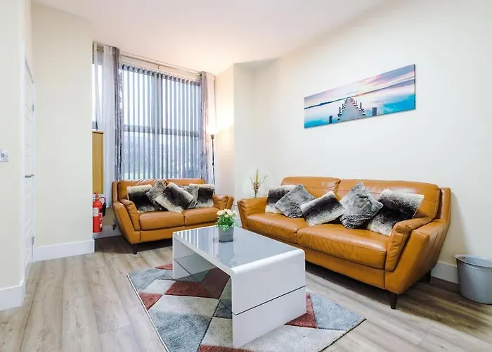 Spacious 4 Bedroom Modern House Near Centre Sleeps 12 * Manchester