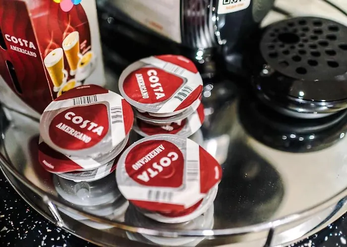 Holiday home Spacious 4 Bedroom Modern House Near Centre Sleeps 12