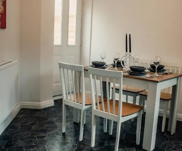 Casa de Férias Bv Stylish Homely 3 Bedroom Close To Arena *