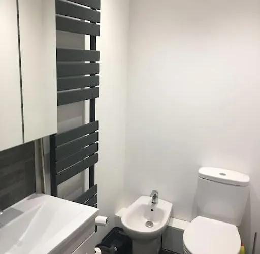 Apartment Beautiful Detached Private Annex In Great Location *