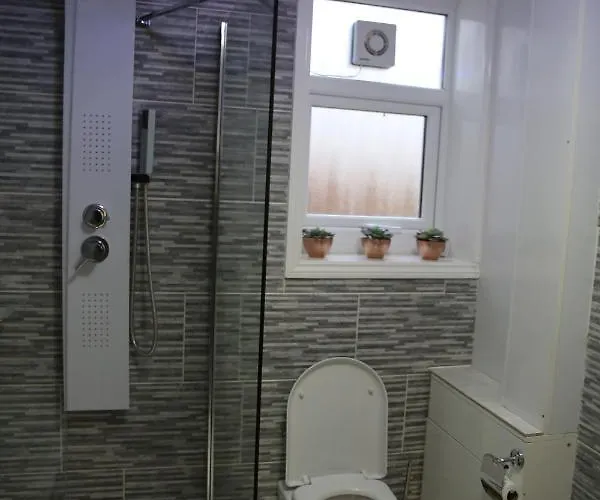 Guest house Rostron House