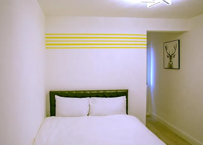 Rostron House Guest house *