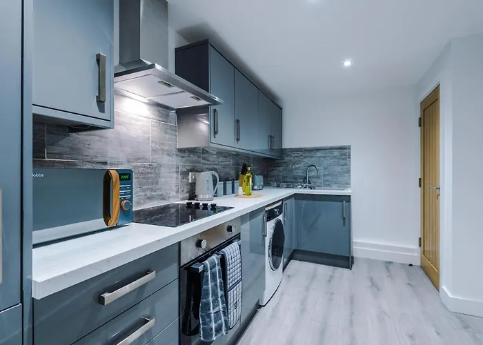 The Ecclesian - Upscale Near Trafford Centre & Eccles Train Station Apartment
