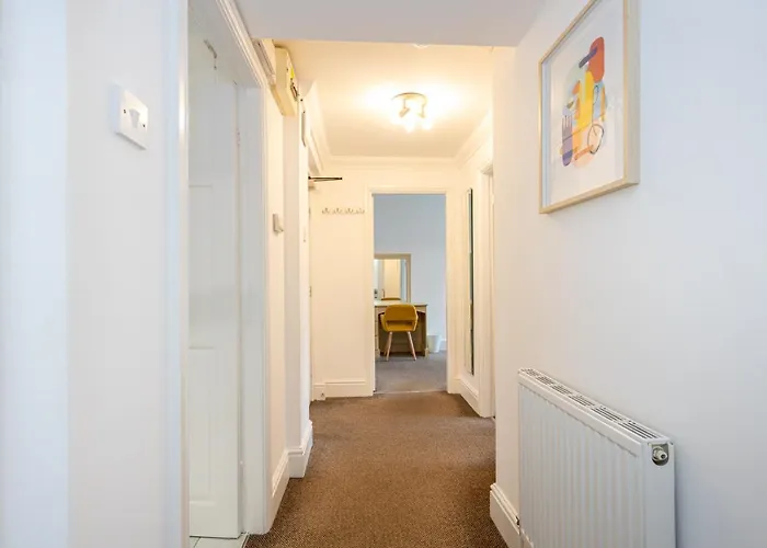 The Burton- Free Gated Parking Apartamento