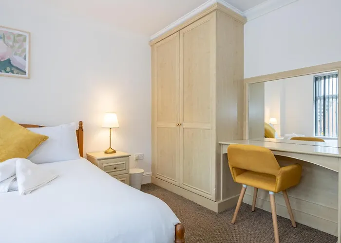 The Burton- Free Gated Parking Apartamento