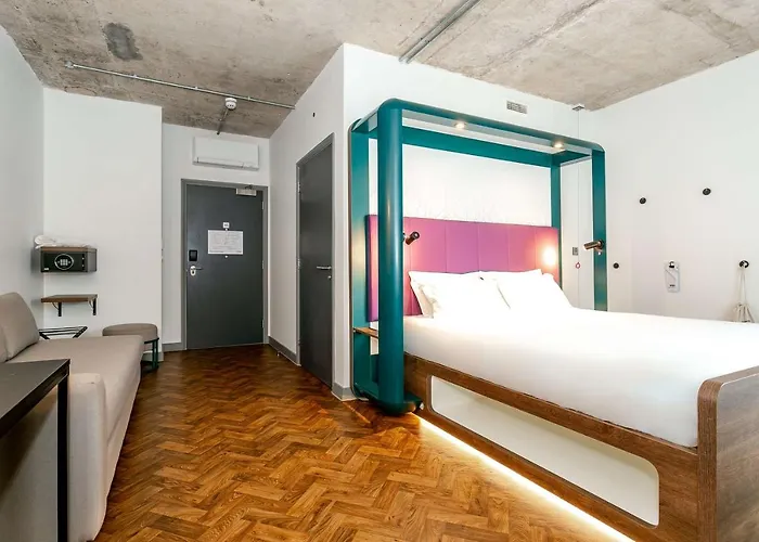 호텔 Yotel Deansgate 4*