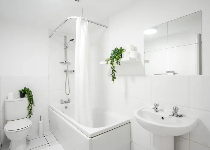 Stylish 2 Bed Flat *