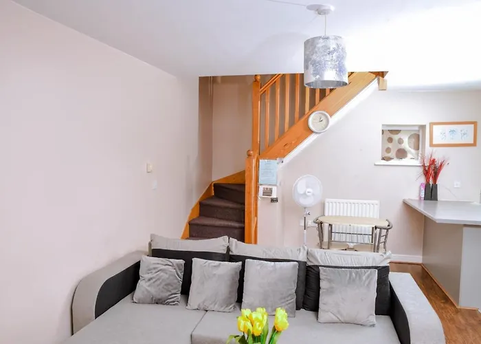 87 Rawsthorne Avenue Hotel *