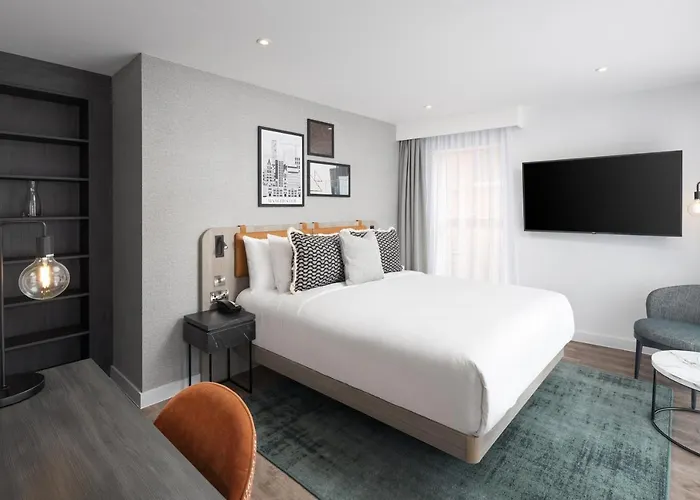 By Marriott Piccadilly ホテル 4*