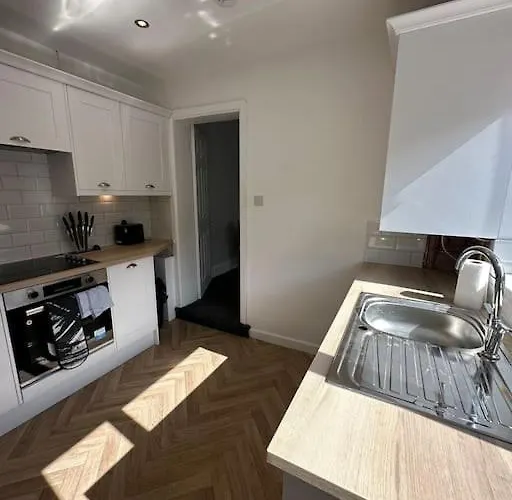 Casa vacanze Large Five Bedroom With Parking, Sleeps 11! *