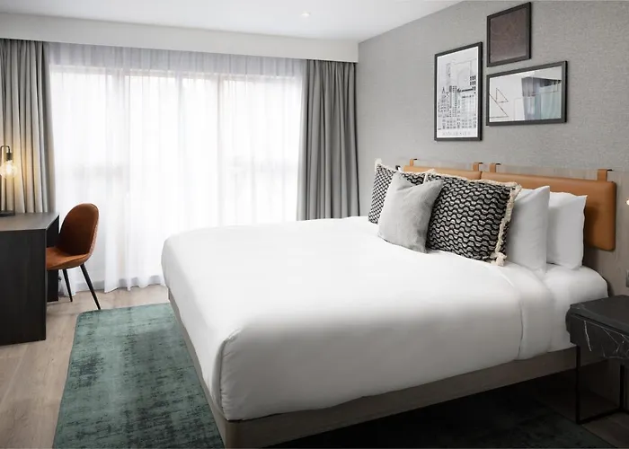 By Marriott Piccadilly ホテル