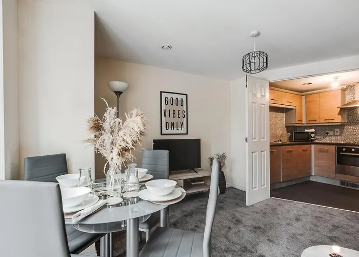 Stylish 2 Bed Flat Appartamento