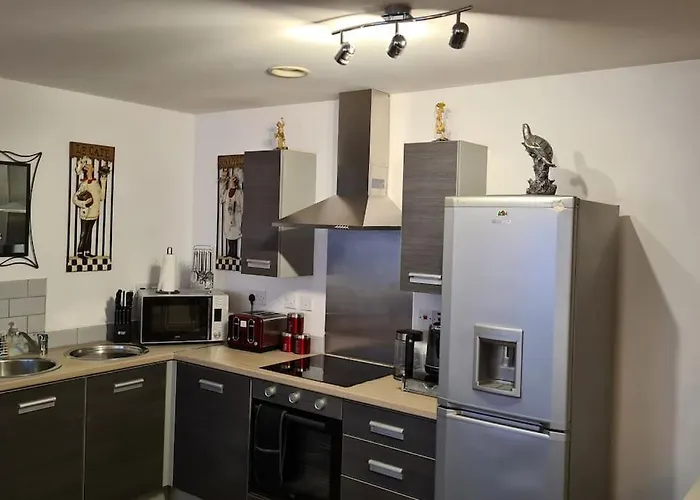 Lovely 2-bed Apt+wi-fi+parking. Manchester