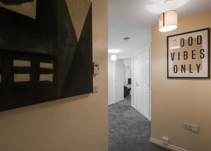 Stylish 2 Bed Flat *