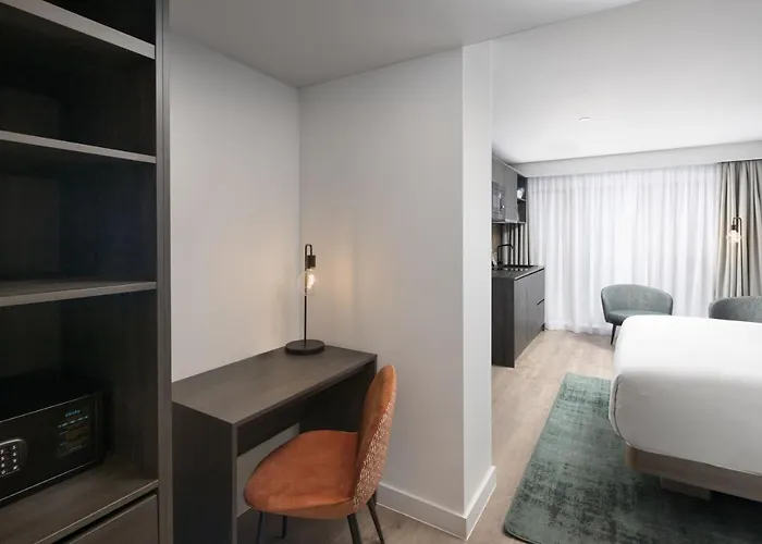 ホテル By Marriott Piccadilly 4*