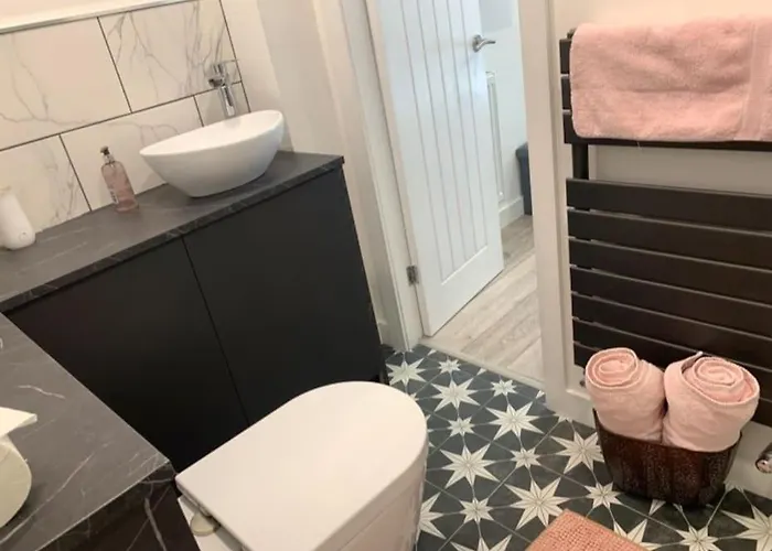 Lux Private Entrance 1 Bed Lux Private Entrance 1 Bed Studio - Free Parking - Ideal For Coop Live, Mcr City Centre, Salford Royal Hospital & Buile Hill Mansion Wedding Venue 맨체스터