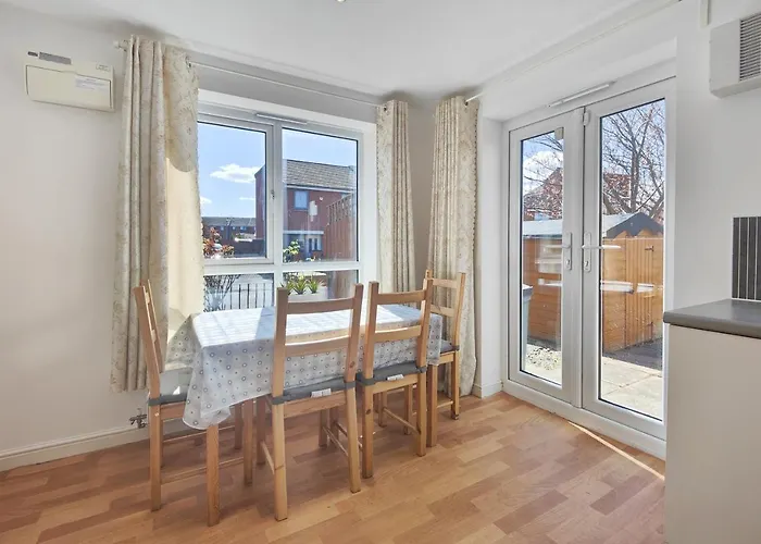 Semesterbostad The Metcombe - With Free Parking - 10 Minutes Walk To Coop Live Arena & Etihad Stadium