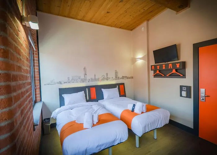 Отель Easyhotel