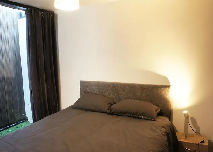 Salford, Apartment *