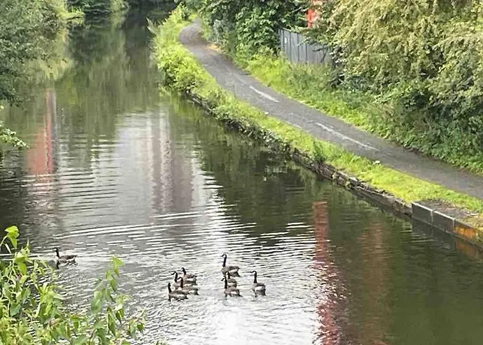 Cityfront Modern Apt near Centre/etihad, Free Parking Διαμέρισμα *