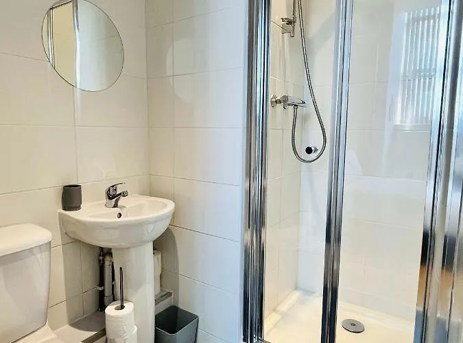 아파트 Bright And Spacious 2 Bed Apt - Sleeps Up To 6 *