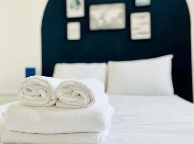 Bright And Spacious 2 Bed Apt - Sleeps Up To 6 *