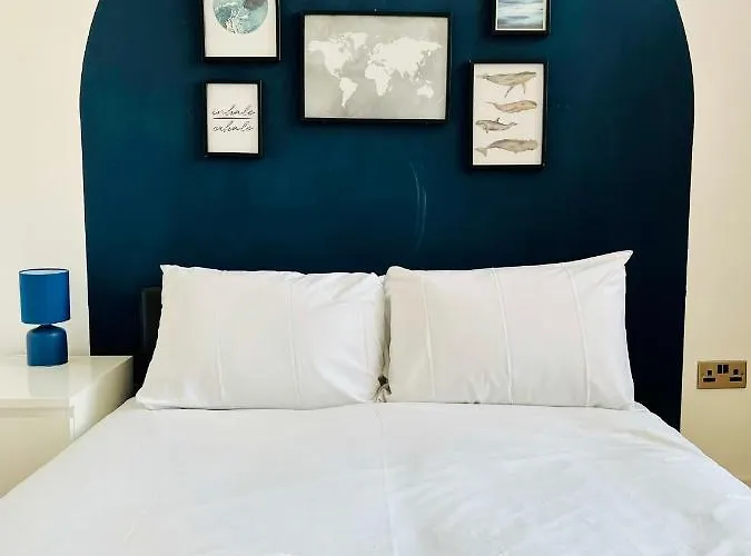 Bright And Spacious 2 Bed Apt - Sleeps Up To 6 * 맨체스터