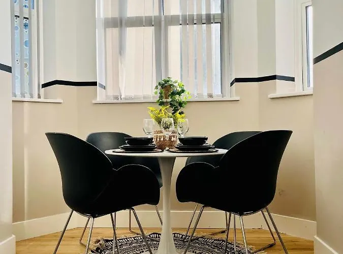 Bright And Spacious 2 Bed Apt - Sleeps Up To 6 아파트 맨체스터