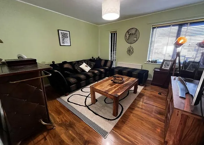 Deluxe 4 Bed House Near The Etihad By Snoozystays Tatil Evi Manchester