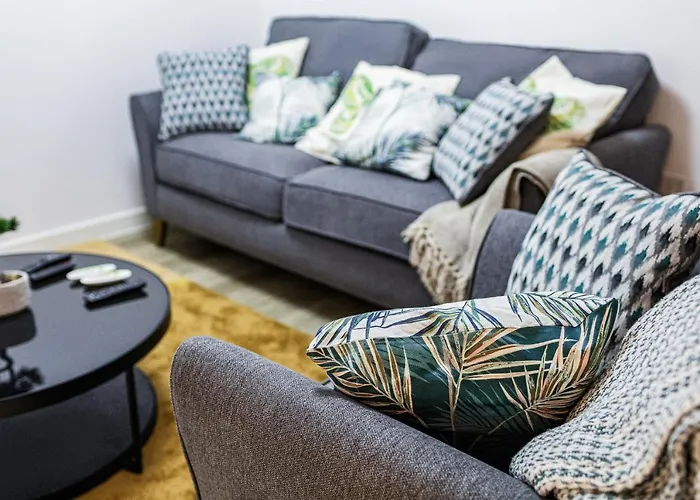 Beautifully Fab 3 Bedroom 4 Beds New 8 Guests Stretford Trafford