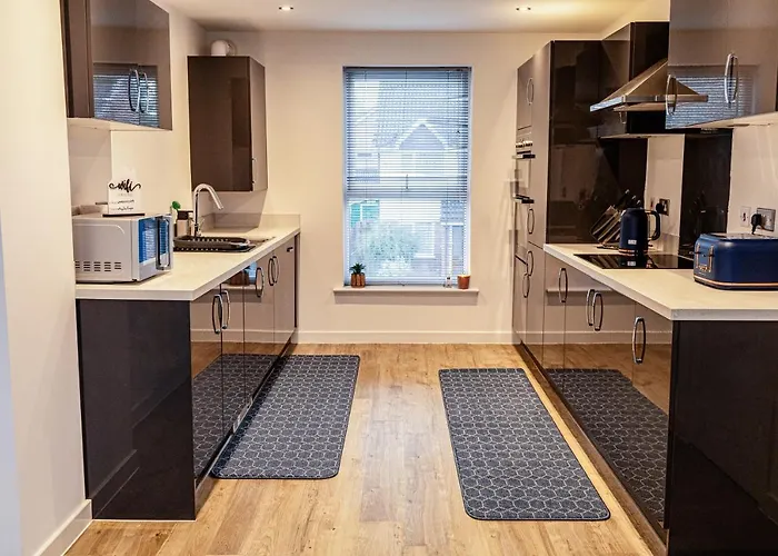 Beautifully Fab 3 Bedroom 4 Beds New 8 Guests Stretford Trafford