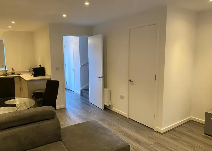 Stan Luxury * Manchester