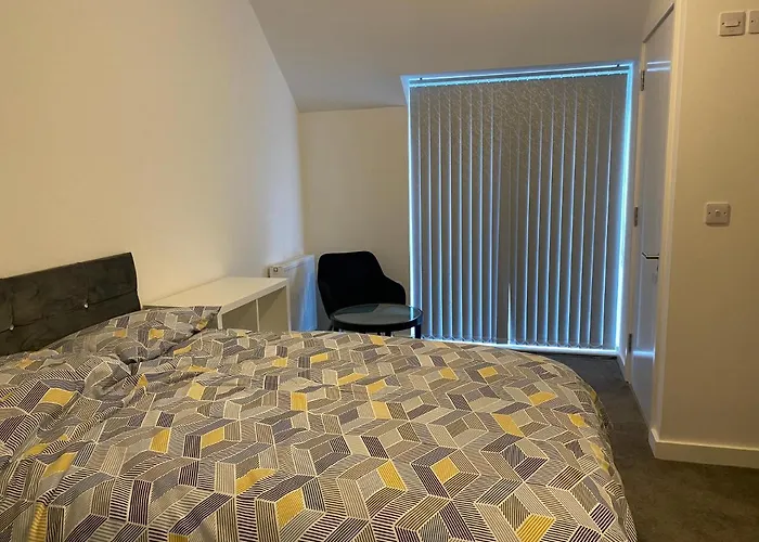 Stan Luxury * Manchester