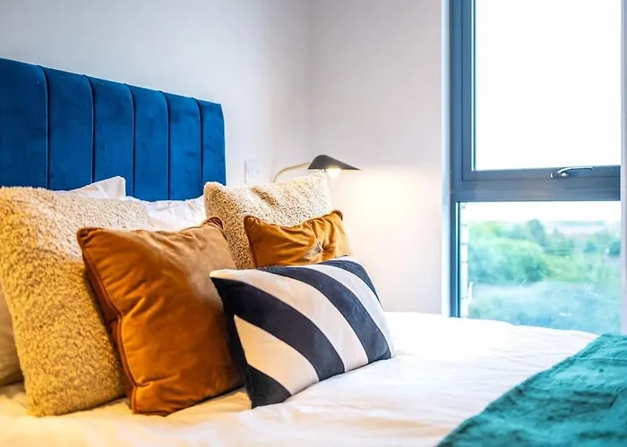 Stunning Brand New 3 Bed By Valore Services * Manchester