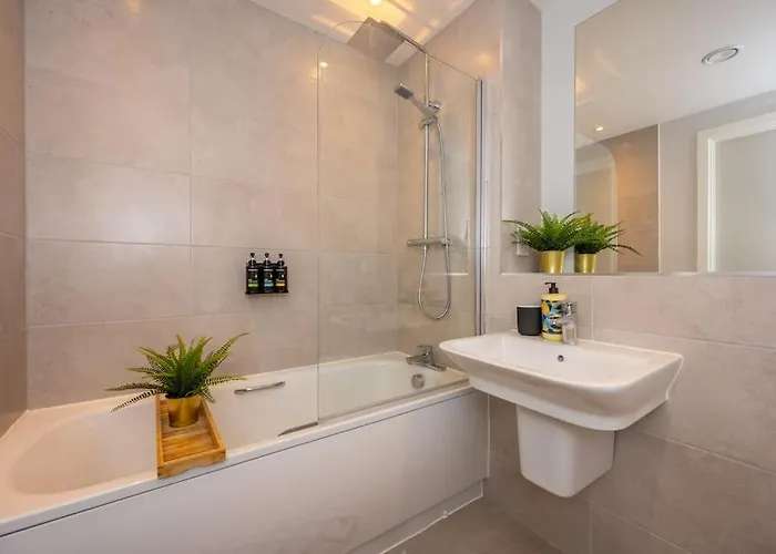 Stunning Brand New 3 Bed By Valore Services Lägenhet