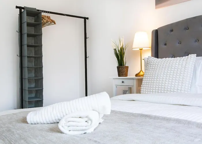 Cozy Townhouse In The Heart Of Greater * Manchester