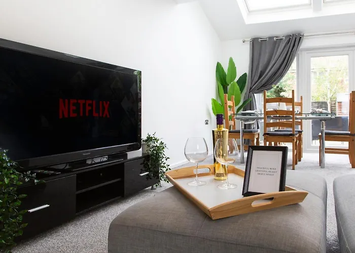 Cozy Townhouse In The Heart Of Greater * Manchester