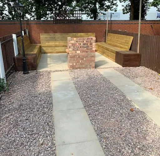 8 Bed, Comfortably Sleeps 10, 3 Bath House, 5 Mins Centre