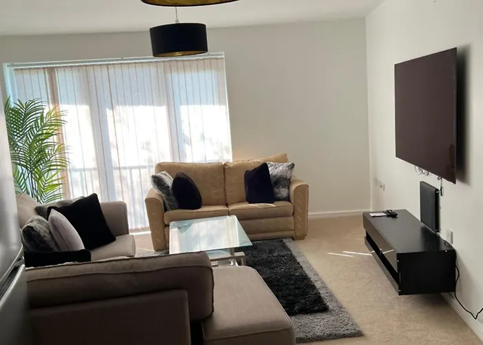 Luxury Two Bedroom Flat Opposite Coop Live N Etihad Stadium With Free Secure Parking, Netflix And Sky Tv Lägenhet