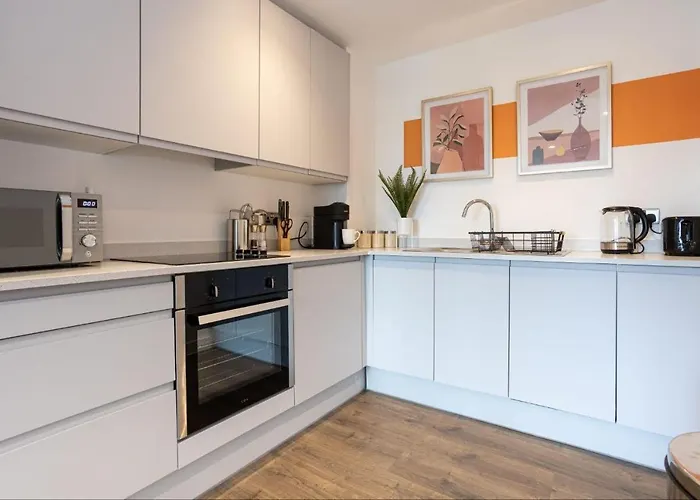 View Few Minutes To Centert Apartment *