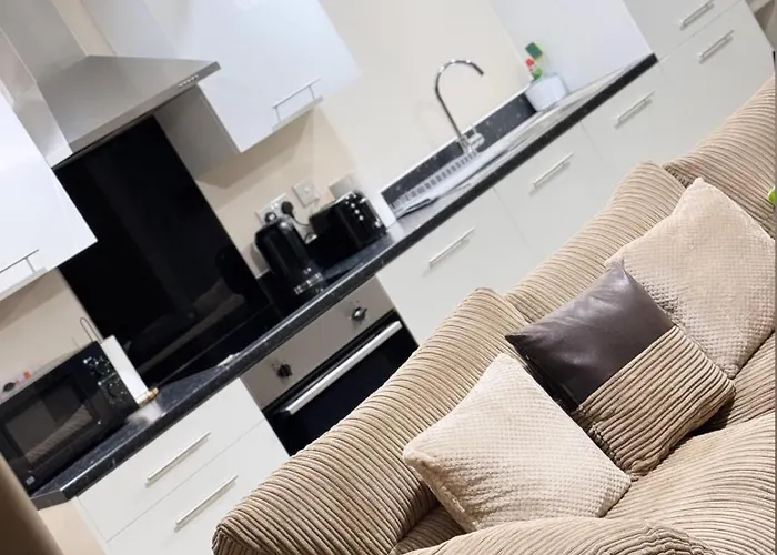 Luxury 2 Bedroom In Centre - Free Parking Apartment